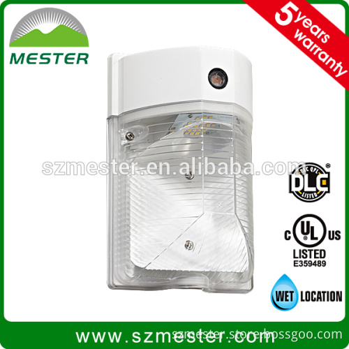 Easy installation LED wall mount for outdoor retrofit with 120V 25W 2200lm 5 years warranty UL and DLC certificate